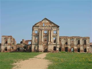 фрагменты галоўнага і ўсходняга карпусоў, аркады