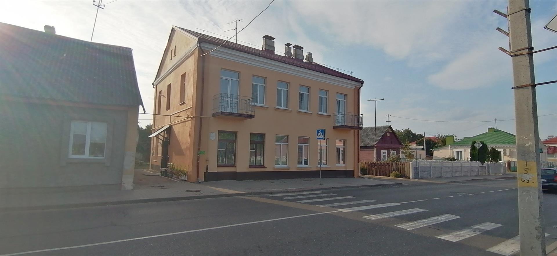 Будынак № 14 па вул. Інтэрнацыянальнай. Галоўны фасад. Фота 2024 г.