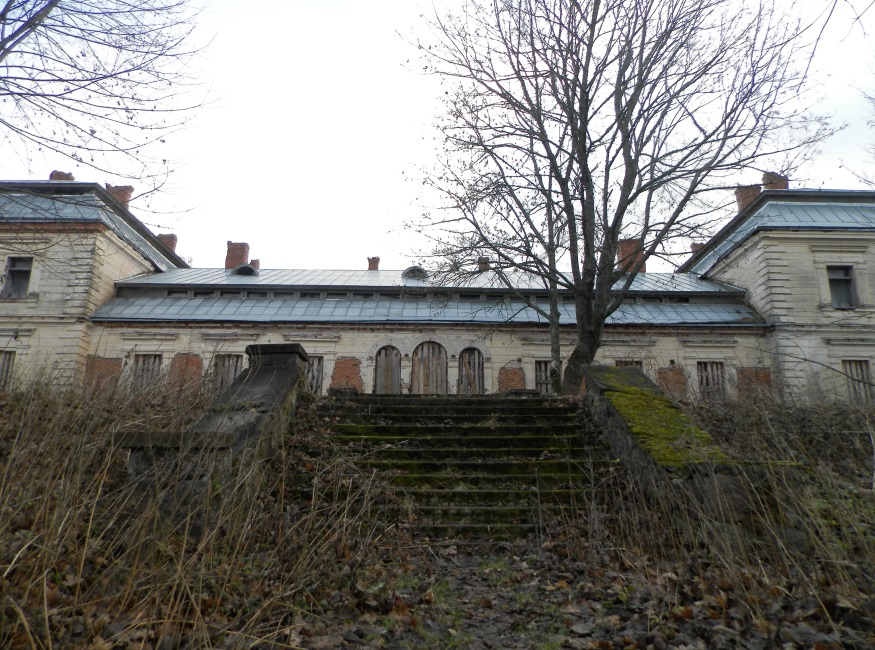 Адкрытая тэраса з лесвіцай да возера