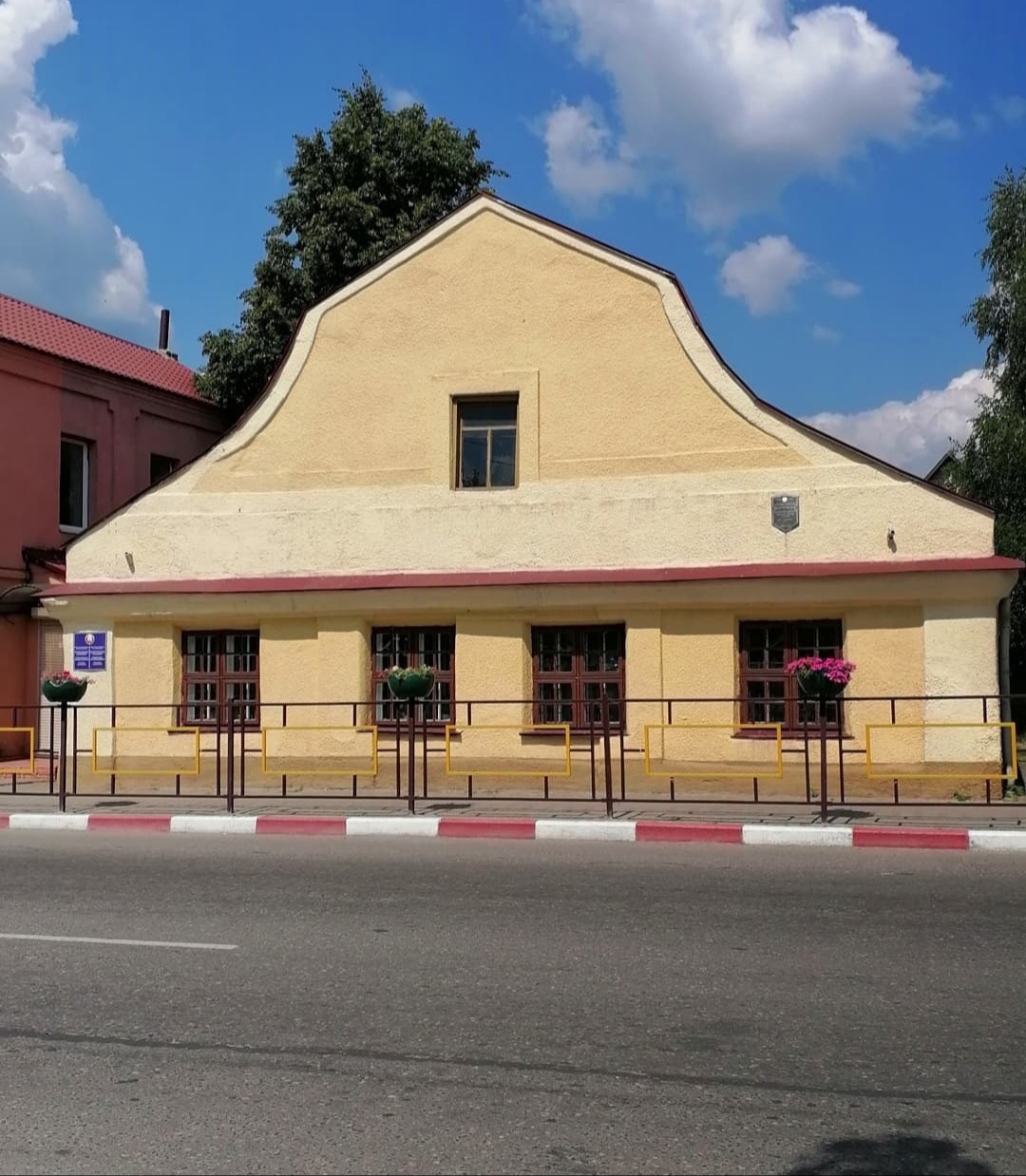 Архітэктурны ансамбль былой Рыначнай плошчы. Дом рамесніка. Галоўны фасад