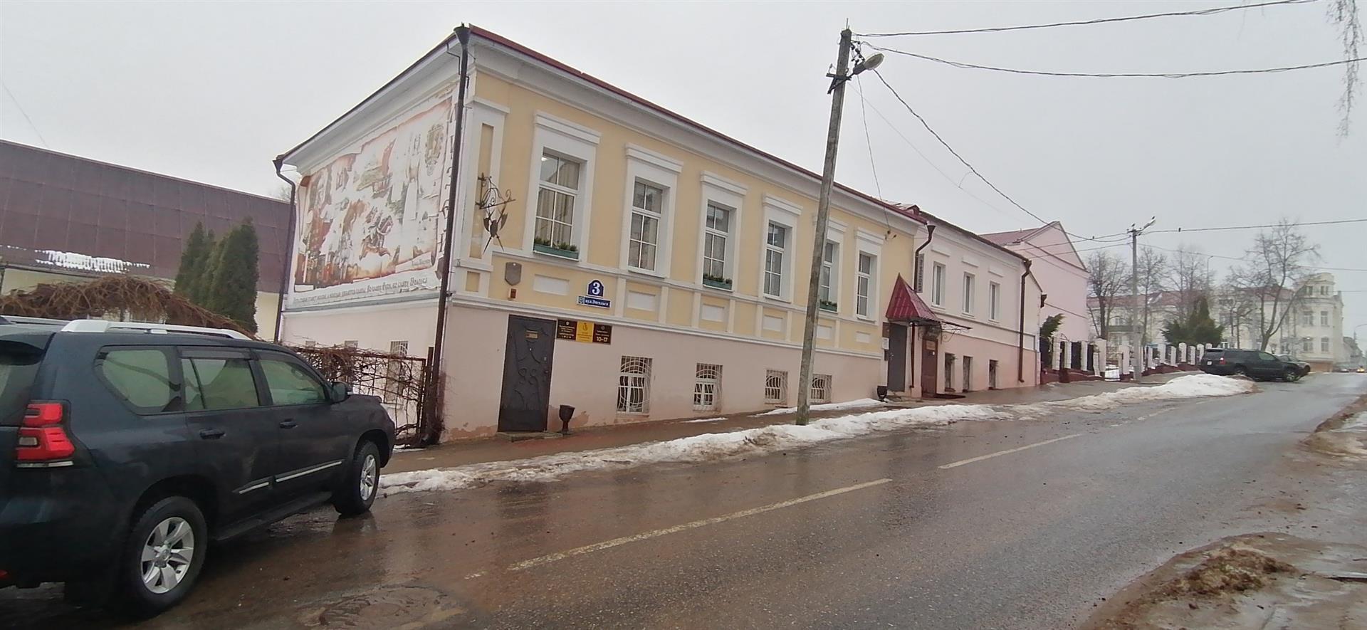 Галоўны і бакавы паўднёвы фасады. Фота 2024 г.