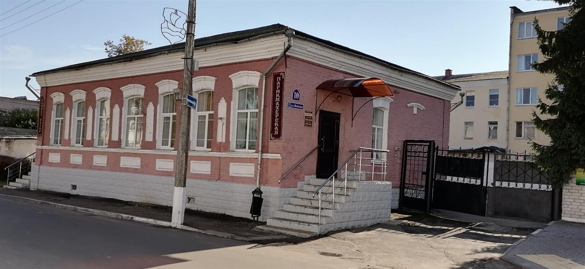 Галоўны і бакавы заходні фасады. Фота 2024 г.