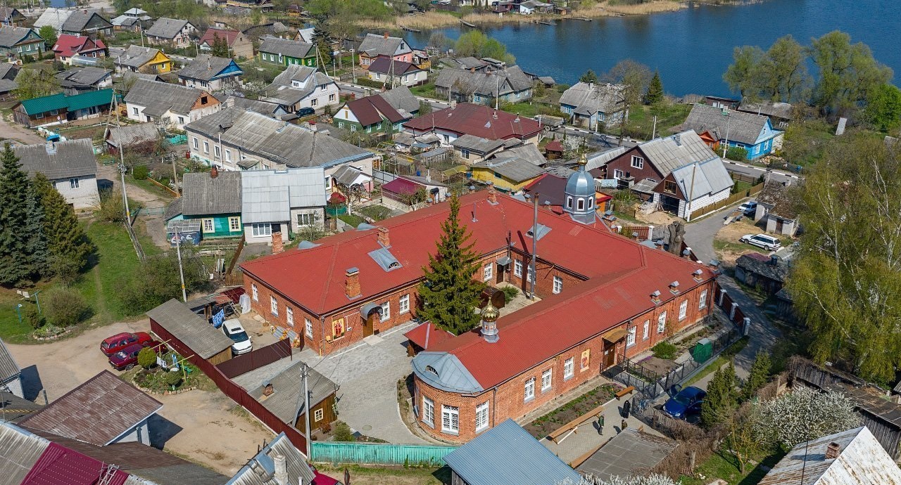 Сучасны выгляд на будынак былой бальніцы з вышыні