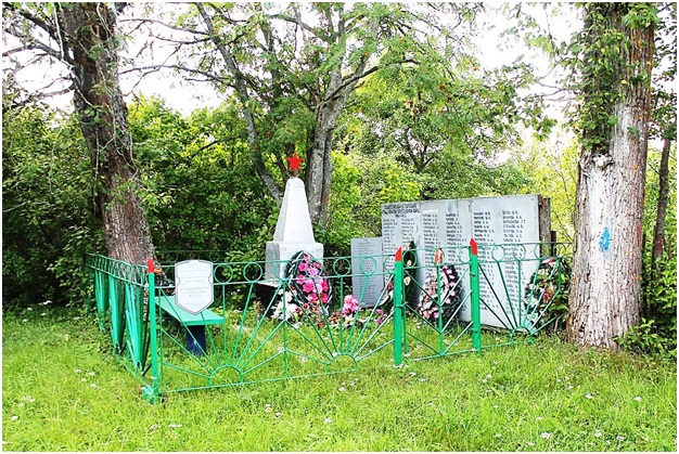 Брацкая магіла вёскі Марозава. 2014 г.