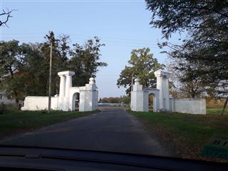 Былая сядзіба: ўязная брама