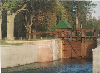 гідравузел «Валкушык»: аднакамерны суднаходны шлюз, пагранічны шлюз-рэгулятар, рэшткі падмуркаў дома наглядчыка, сонечны гадзіннік