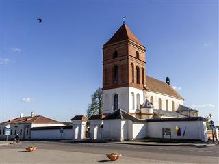 Комплекс Мікалаеўскага касцёла: брама з агароджай і званіцай