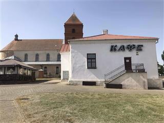 Комплекс Мікалаеўскага касцёла: будынак былых школы і шпіталя