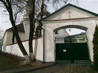 Гісторыка-архітэктурны комплекс жаночага манастыра Раства Багародзіцы: агароджа з брамай