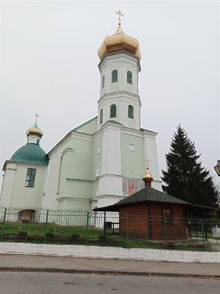 Комплекс кляштара бернардзінцаў: касцёл (Троіцкая царква). Дэкаратыўнае аздабленне: галоўны і 6 бакавых алтароў
