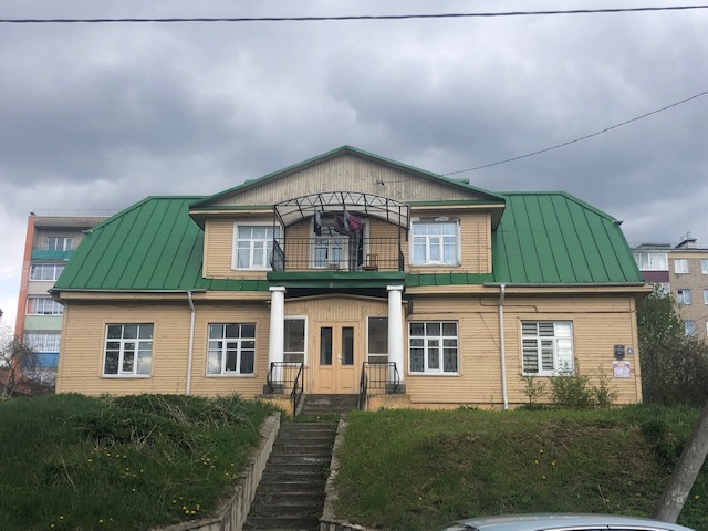 Галоўны (паўднёвы) фасад будынка