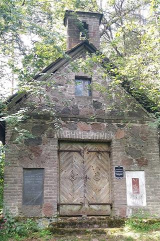 Марыянская кальварыя: капліца-пахавальня