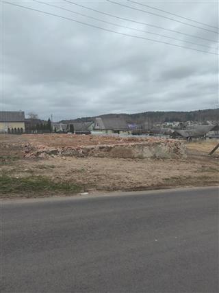 Фрагменты былой сядзібы Тышкевічаў: рэшткі падмуркаў і цокаль былой стайні